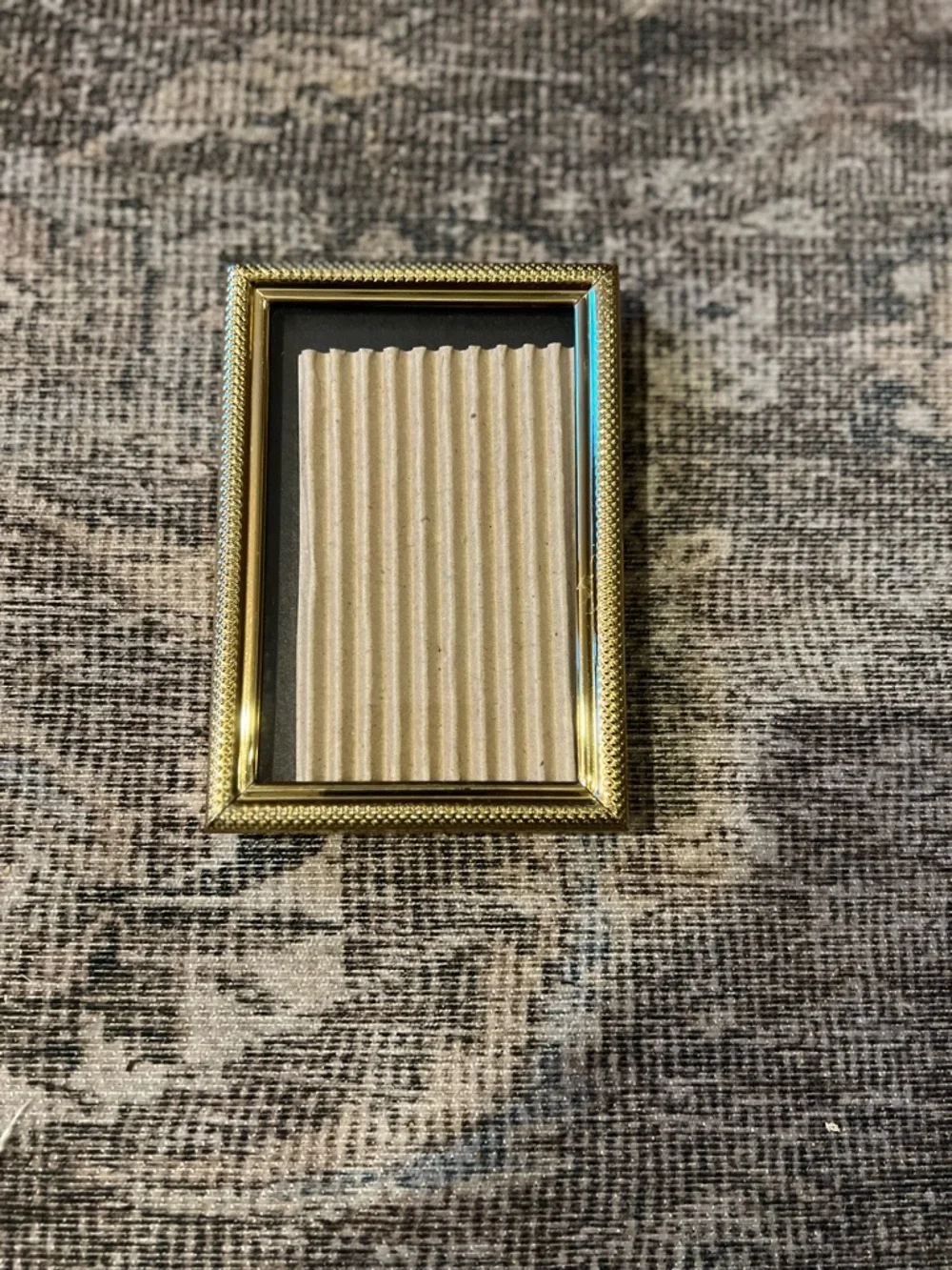Small Gold Tone Metal Picture Frame 3x4 Photo Edge Detail